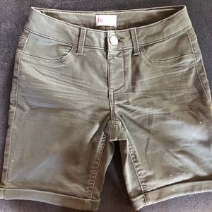 Army green Bermuda shorts from SO